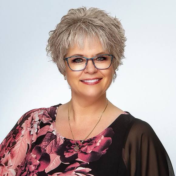 Meet your Posher, Anissa - Picture 1 of 1